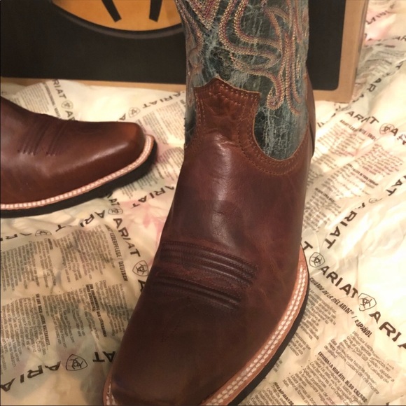 Authentic Ariat boots. Brand new, with tags! - Picture 3 of 6
